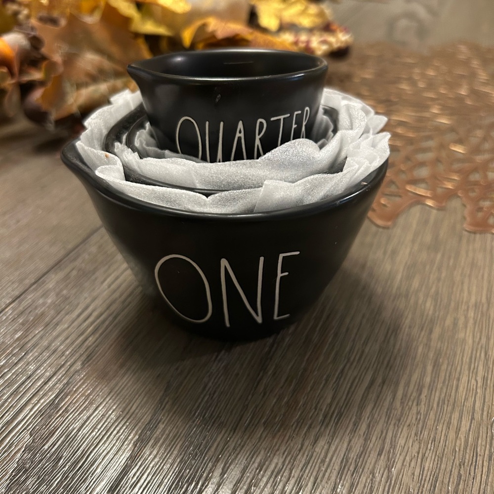 Rae Dunn Black Measuring Cups Set